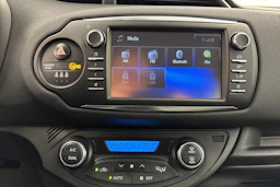 valkoinen Toyota Yaris 2019 kuva 22.