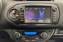 valkoinen Toyota Yaris 2019 kuva 23.