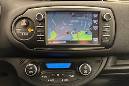 valkoinen Toyota Yaris 2019 kuva 24.