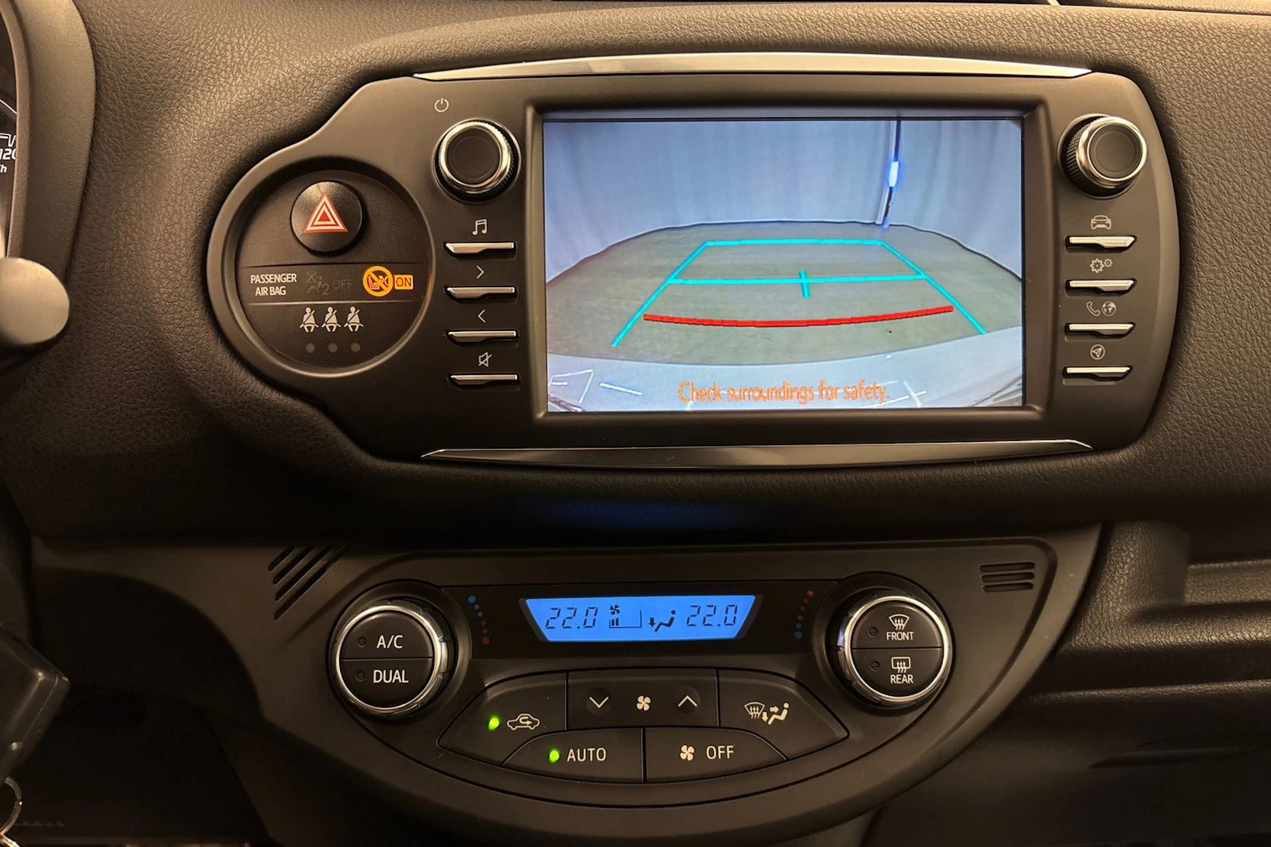 valkoinen Toyota Yaris 2019 kuva 25.