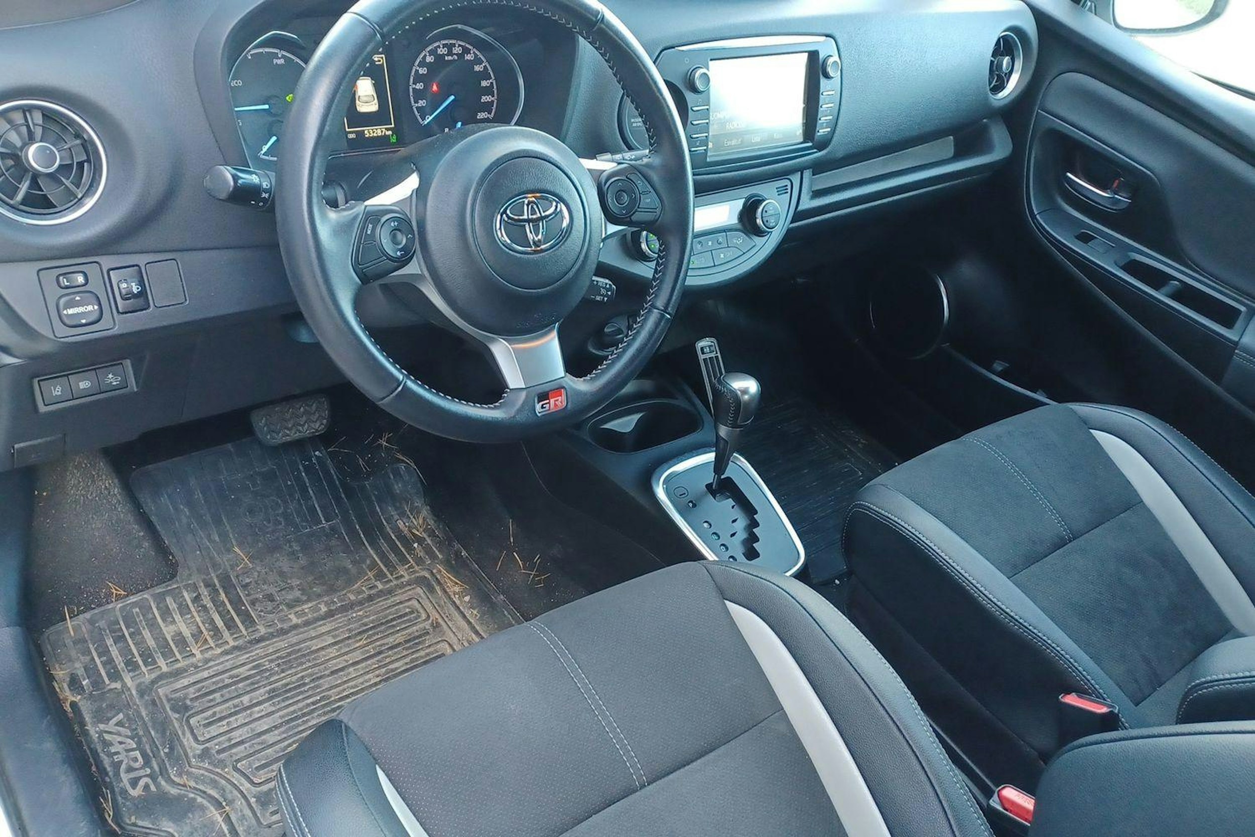 valkoinen Toyota Yaris 2019 kuva 3.