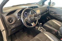 valkoinen Toyota Yaris 2019 kuva 6.