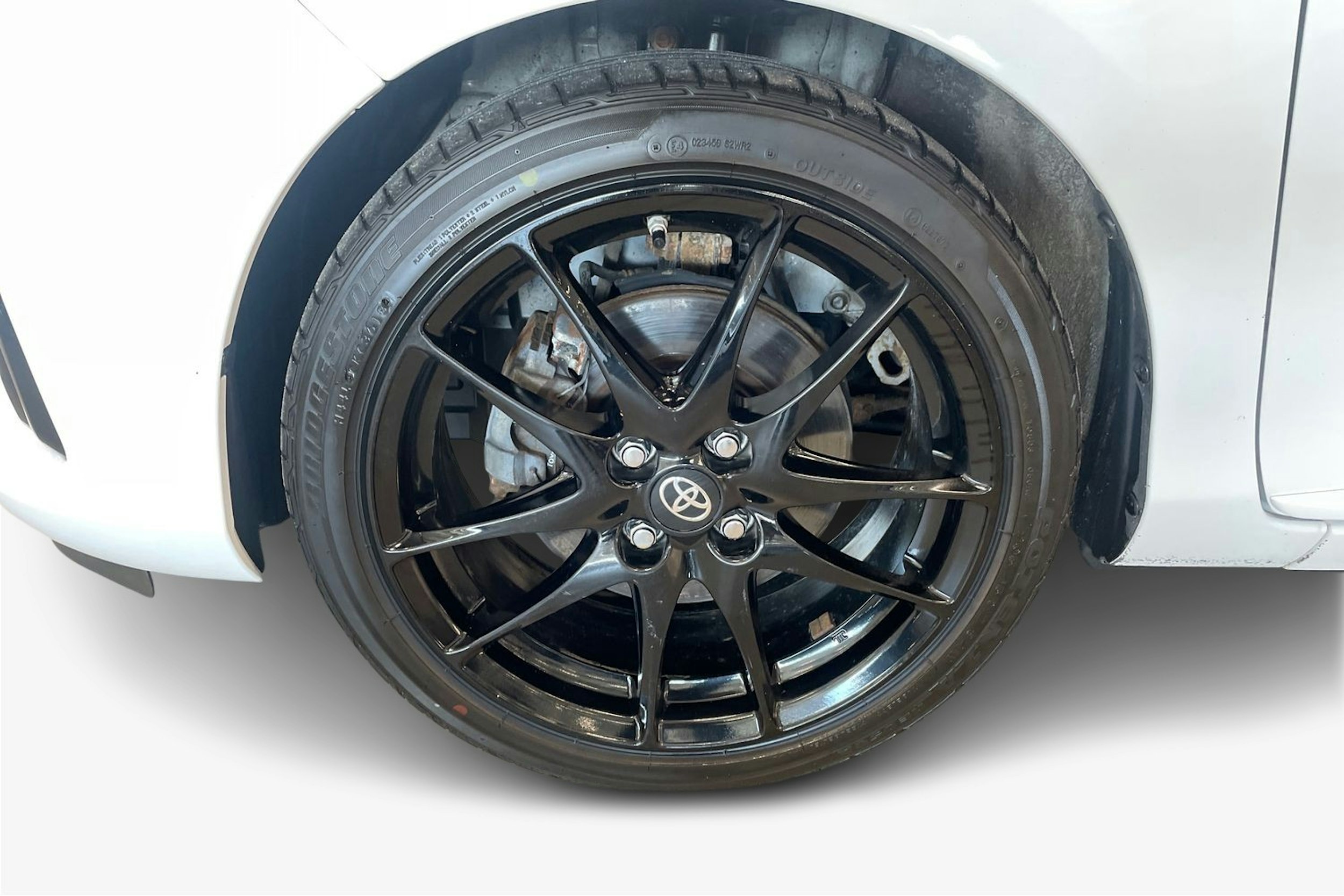 valkoinen Toyota Yaris 2019 kuva 9.