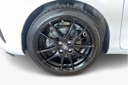 valkoinen Toyota Yaris 2019 kuva 9.