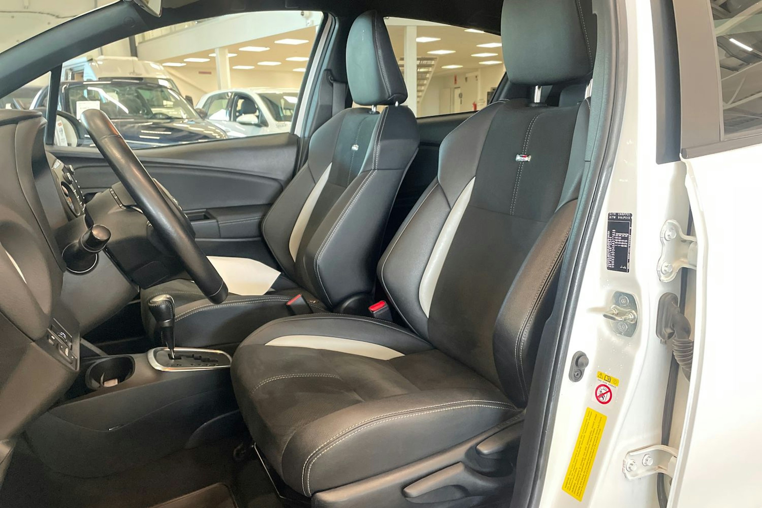 valkoinen Toyota Yaris 2019 kuva 11.