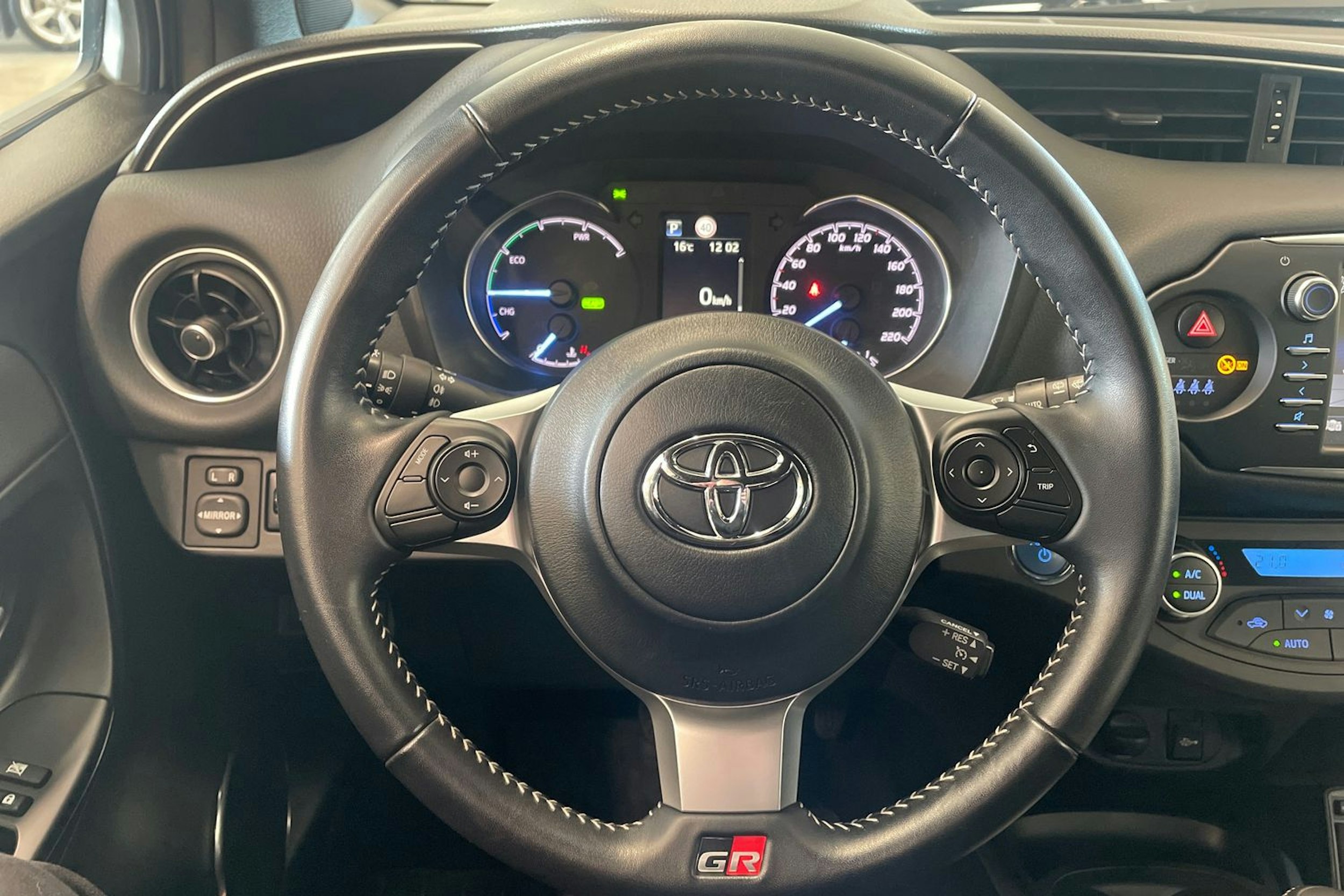 valkoinen Toyota Yaris 2019 kuva 12.