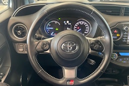 valkoinen Toyota Yaris 2019 kuva 12.