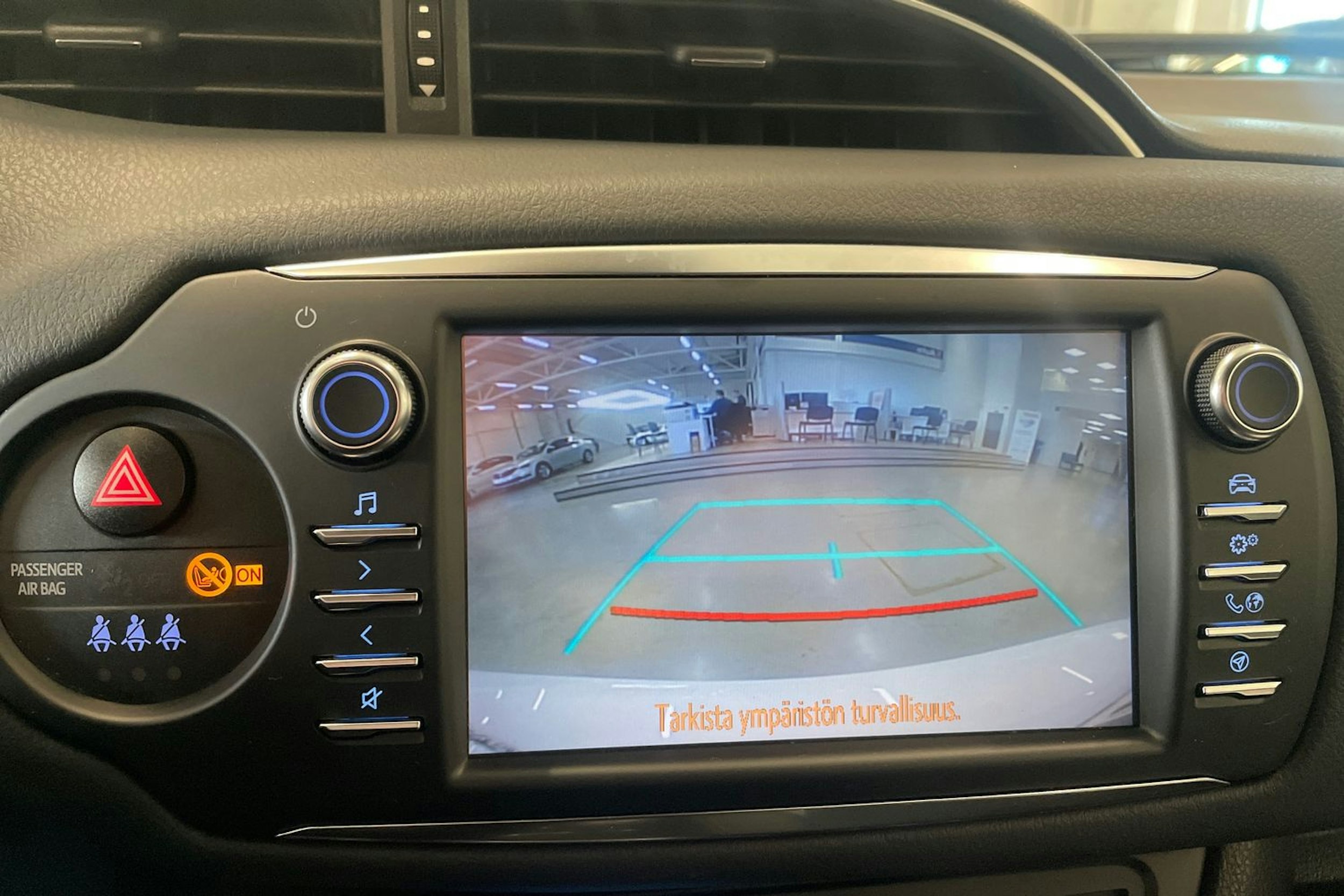 valkoinen Toyota Yaris 2019 kuva 19.