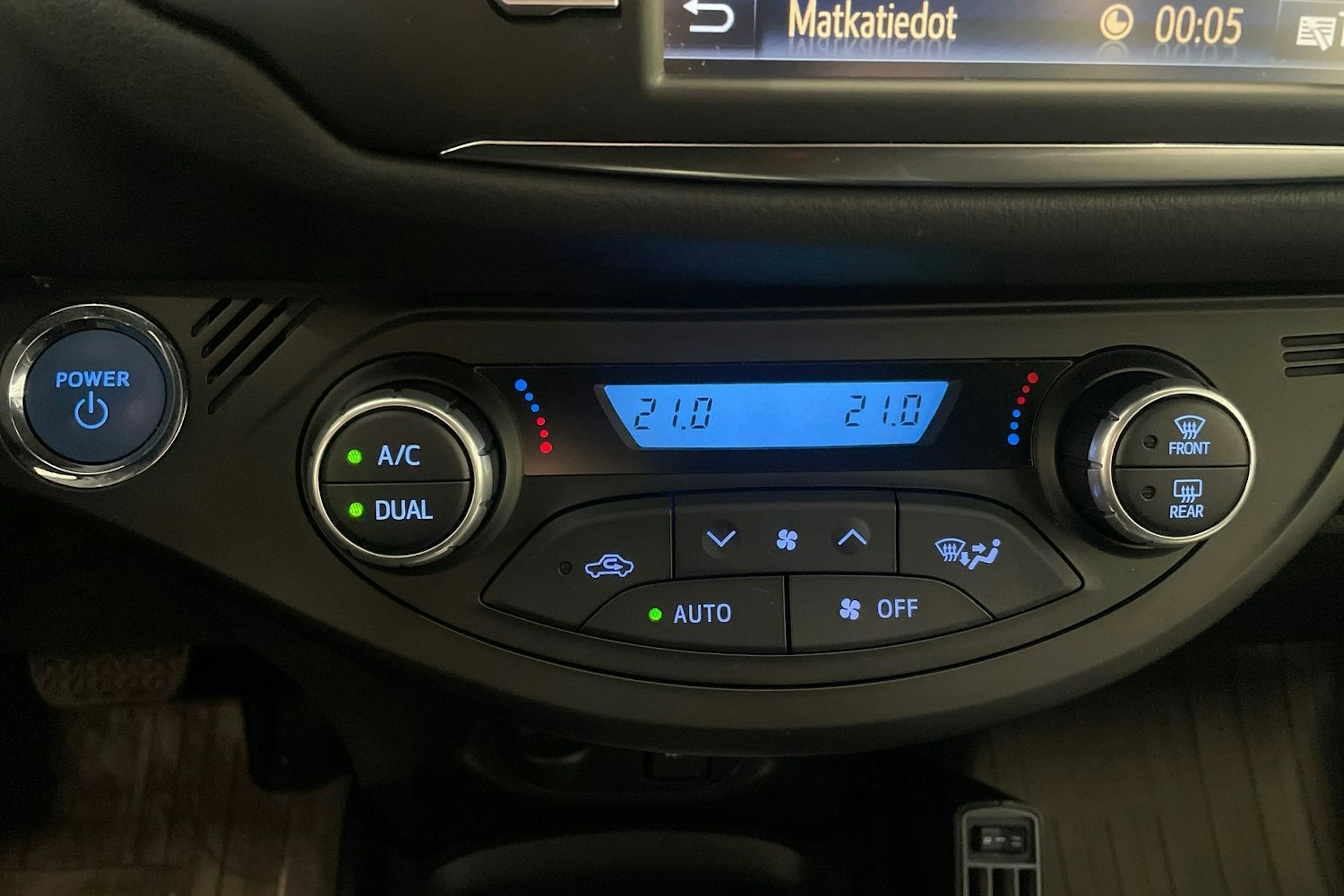 valkoinen Toyota Yaris 2019 kuva 24.