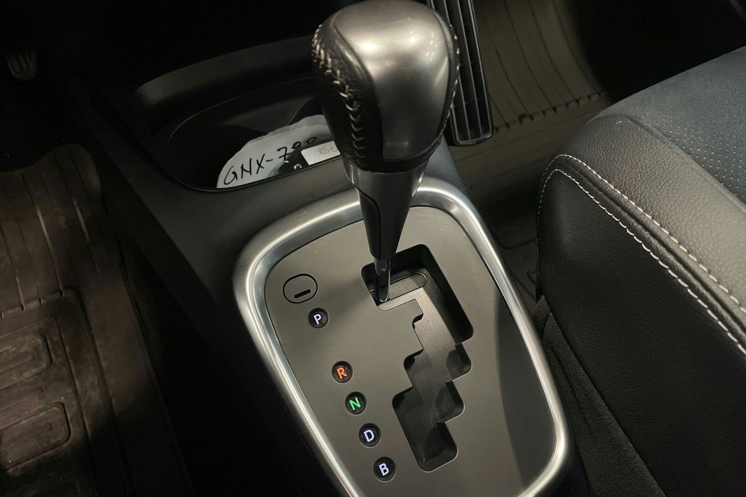 valkoinen Toyota Yaris 2019 kuva 25.