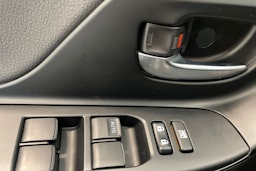 valkoinen Toyota Yaris 2019 kuva 28.
