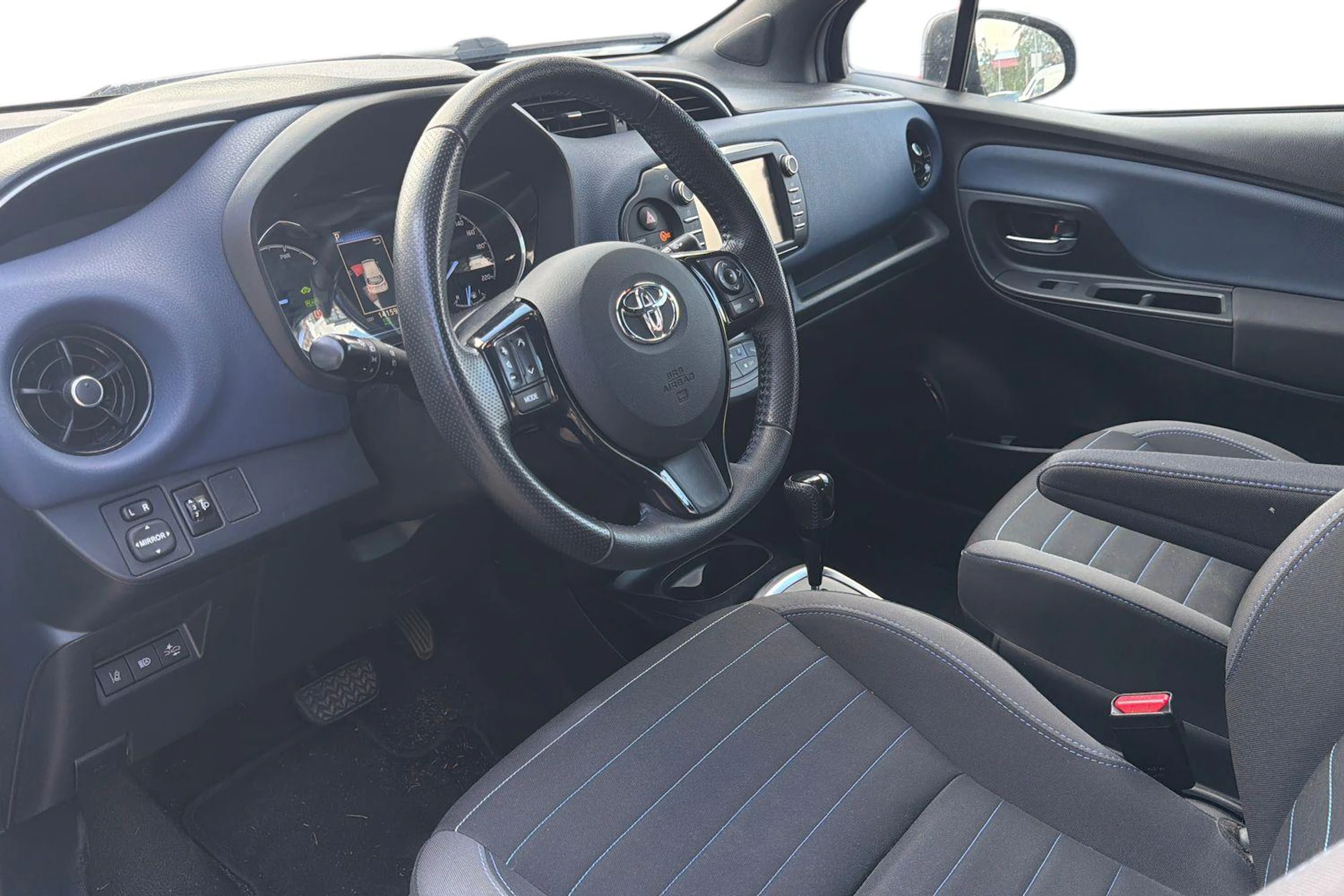 sininen Toyota Yaris 2019 kuva 3.
