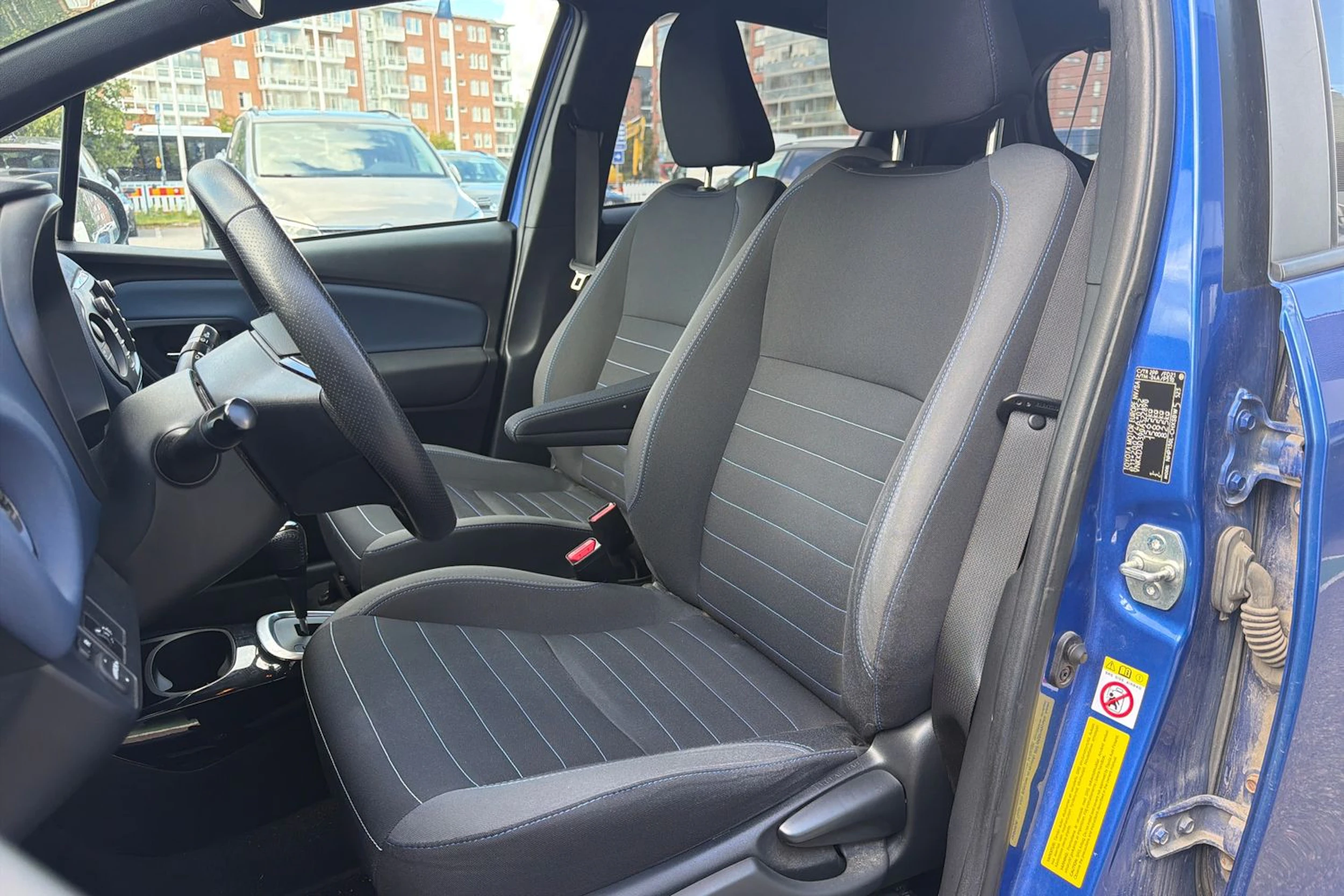 sininen Toyota Yaris 2019 kuva 4.