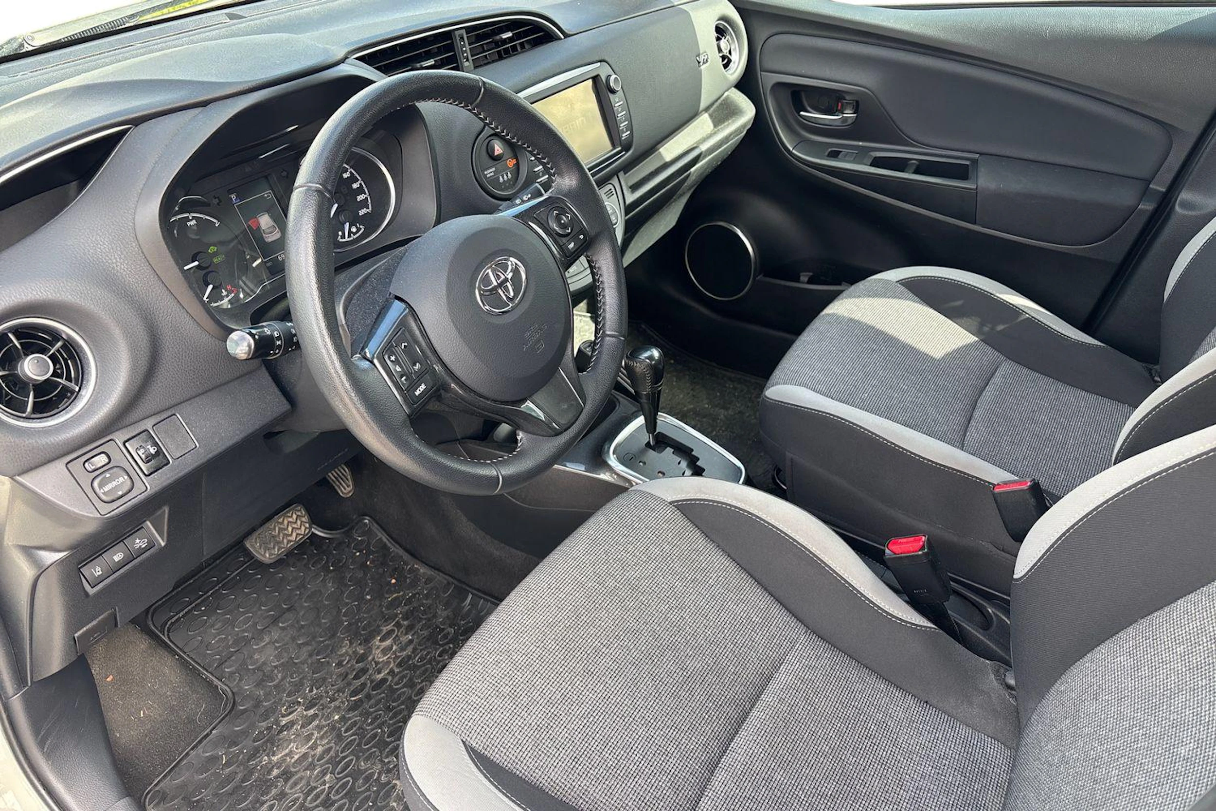 Valkoinen Toyota Yaris 2019 kuva 3.