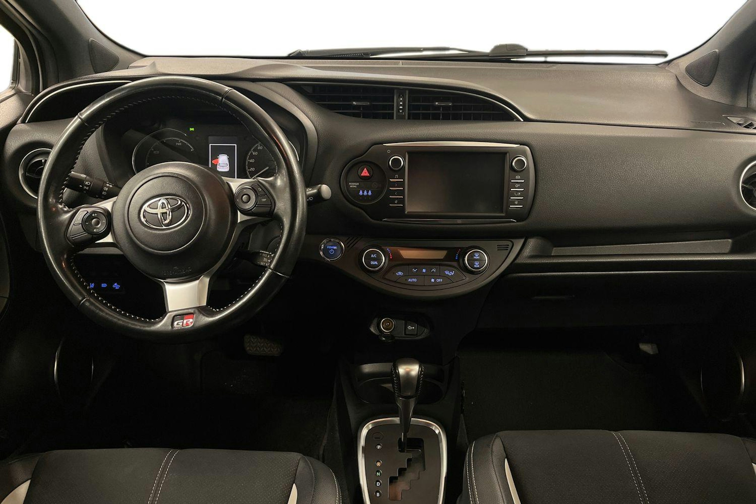 valkoinen Toyota Yaris 2019 kuva 9.