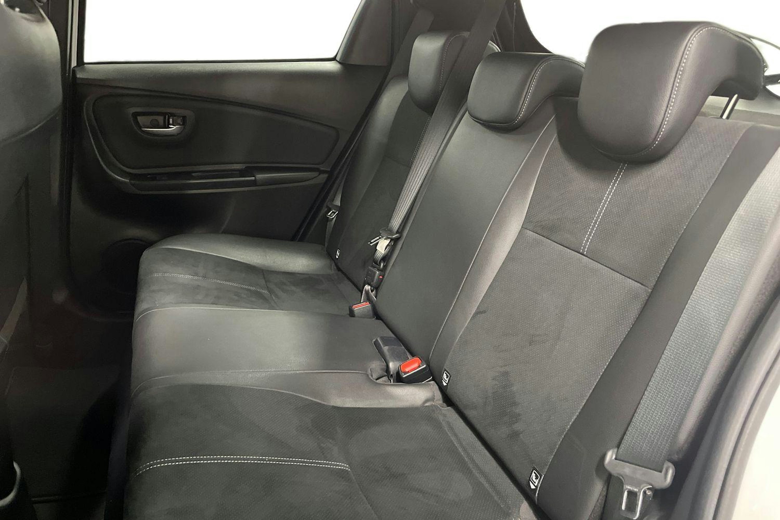 valkoinen Toyota Yaris 2019 kuva 10.