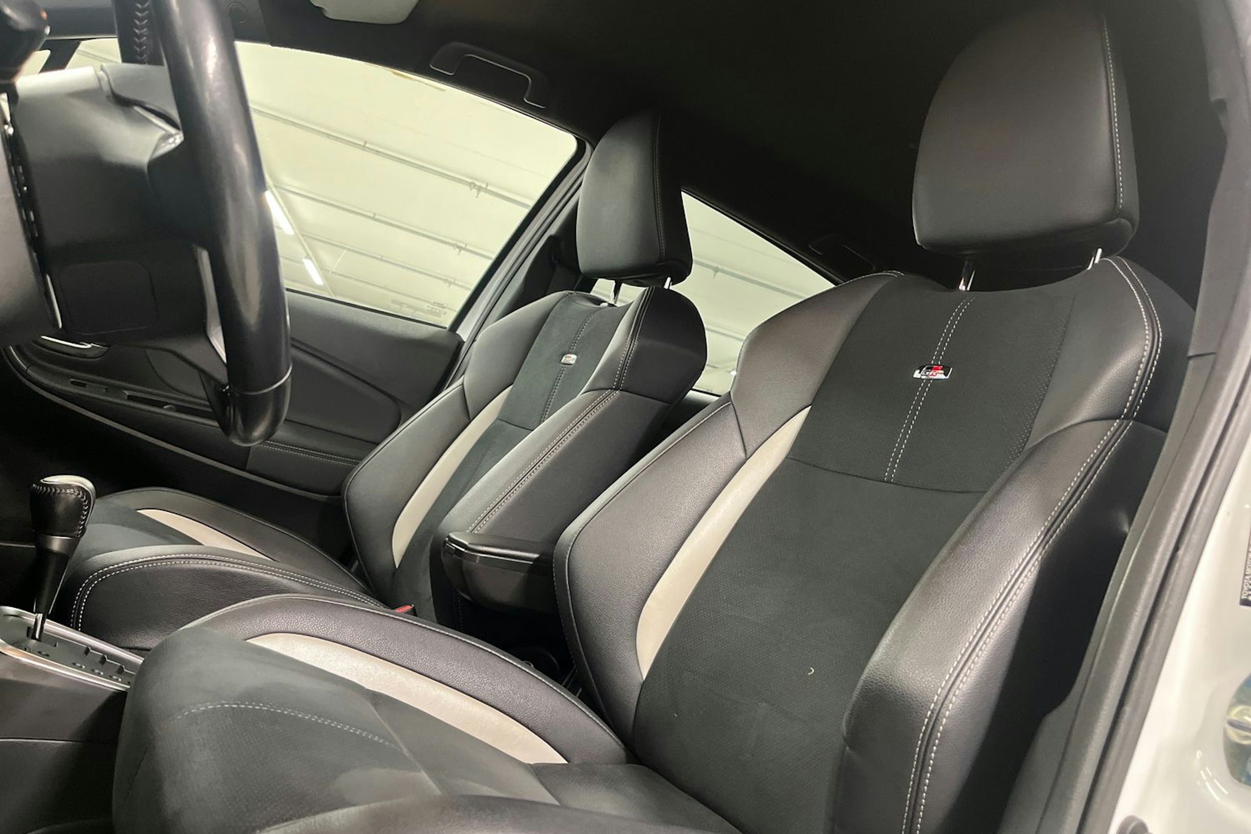 valkoinen Toyota Yaris 2019 kuva 14.