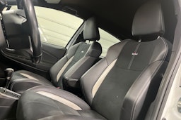 valkoinen Toyota Yaris 2019 kuva 14.