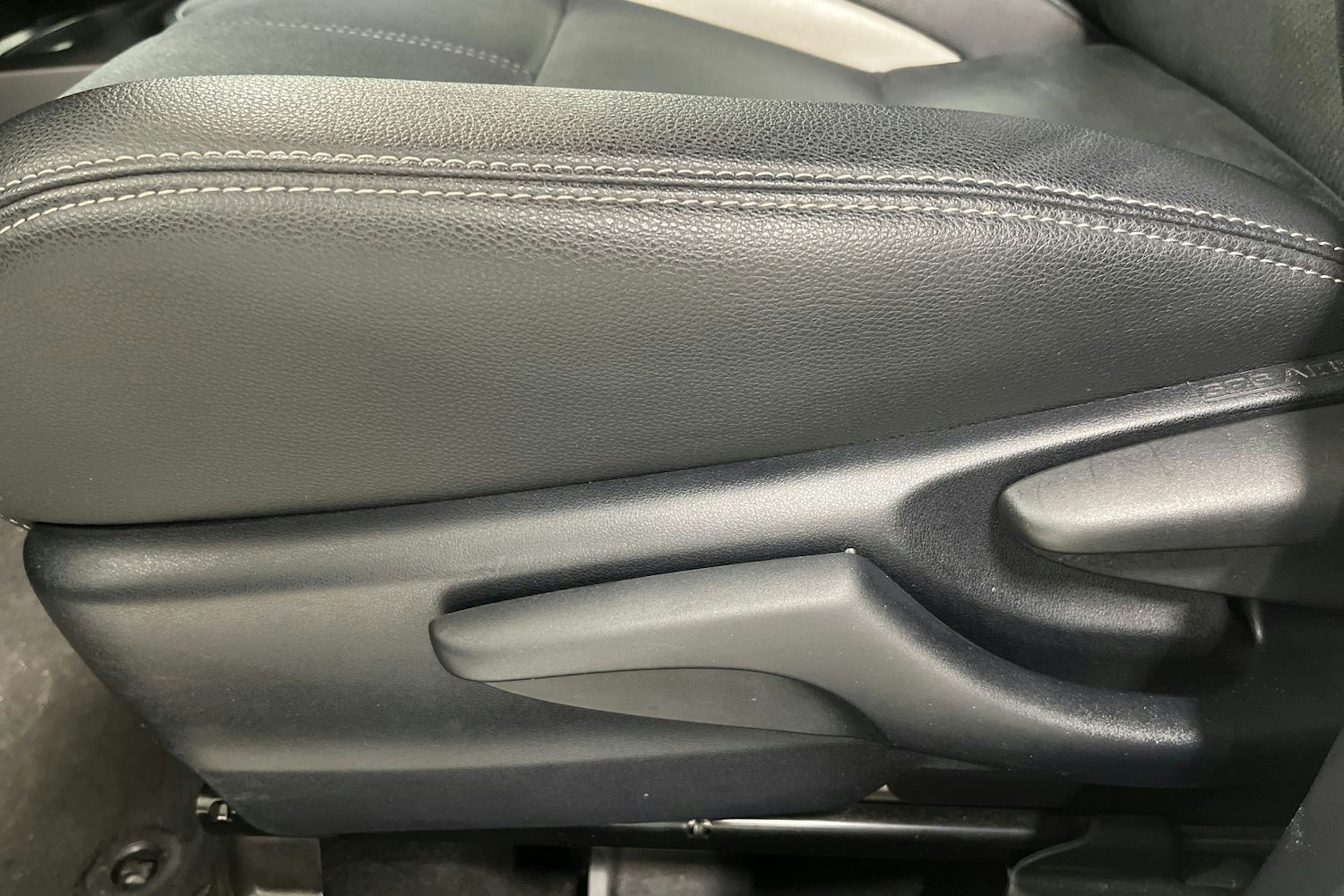 valkoinen Toyota Yaris 2019 kuva 15.