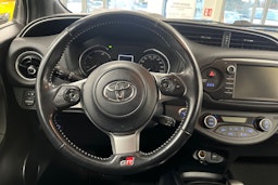 valkoinen Toyota Yaris 2019 kuva 17.