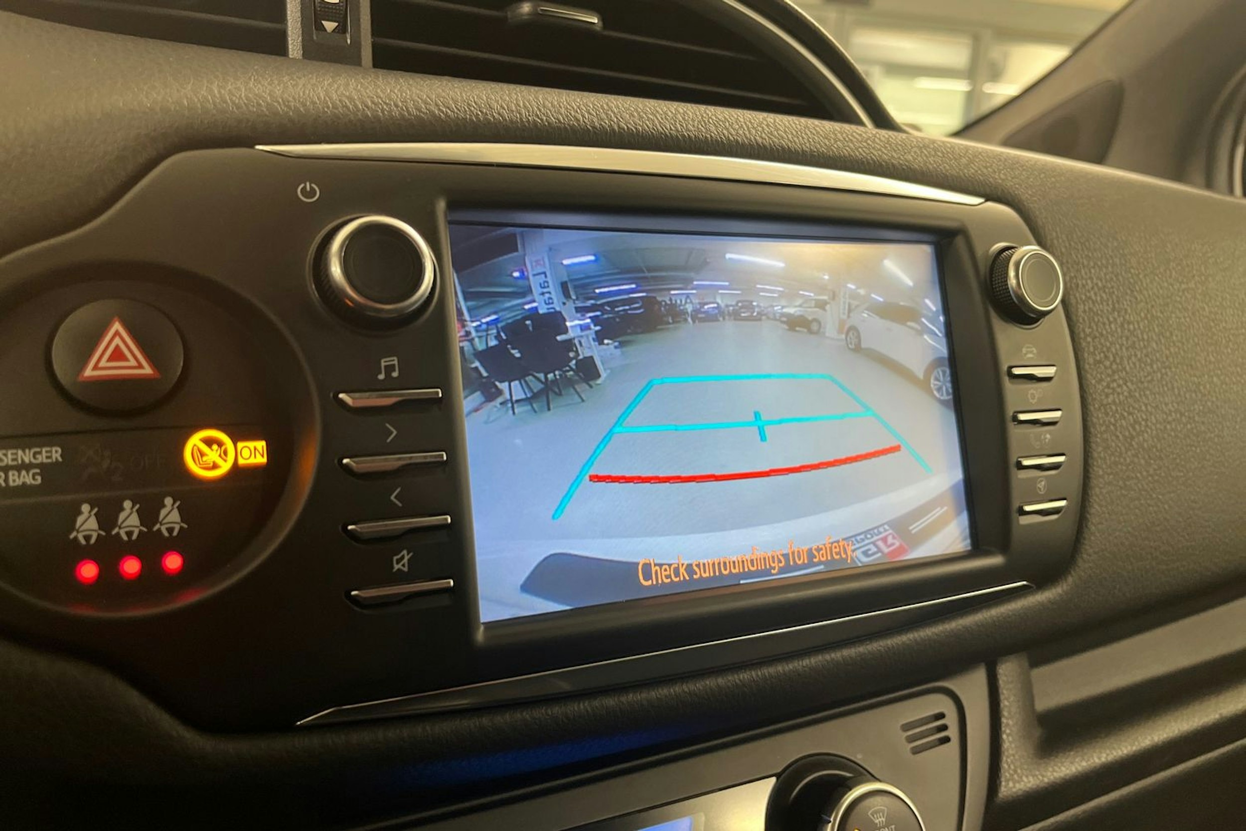 valkoinen Toyota Yaris 2019 kuva 22.