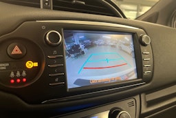 valkoinen Toyota Yaris 2019 kuva 22.