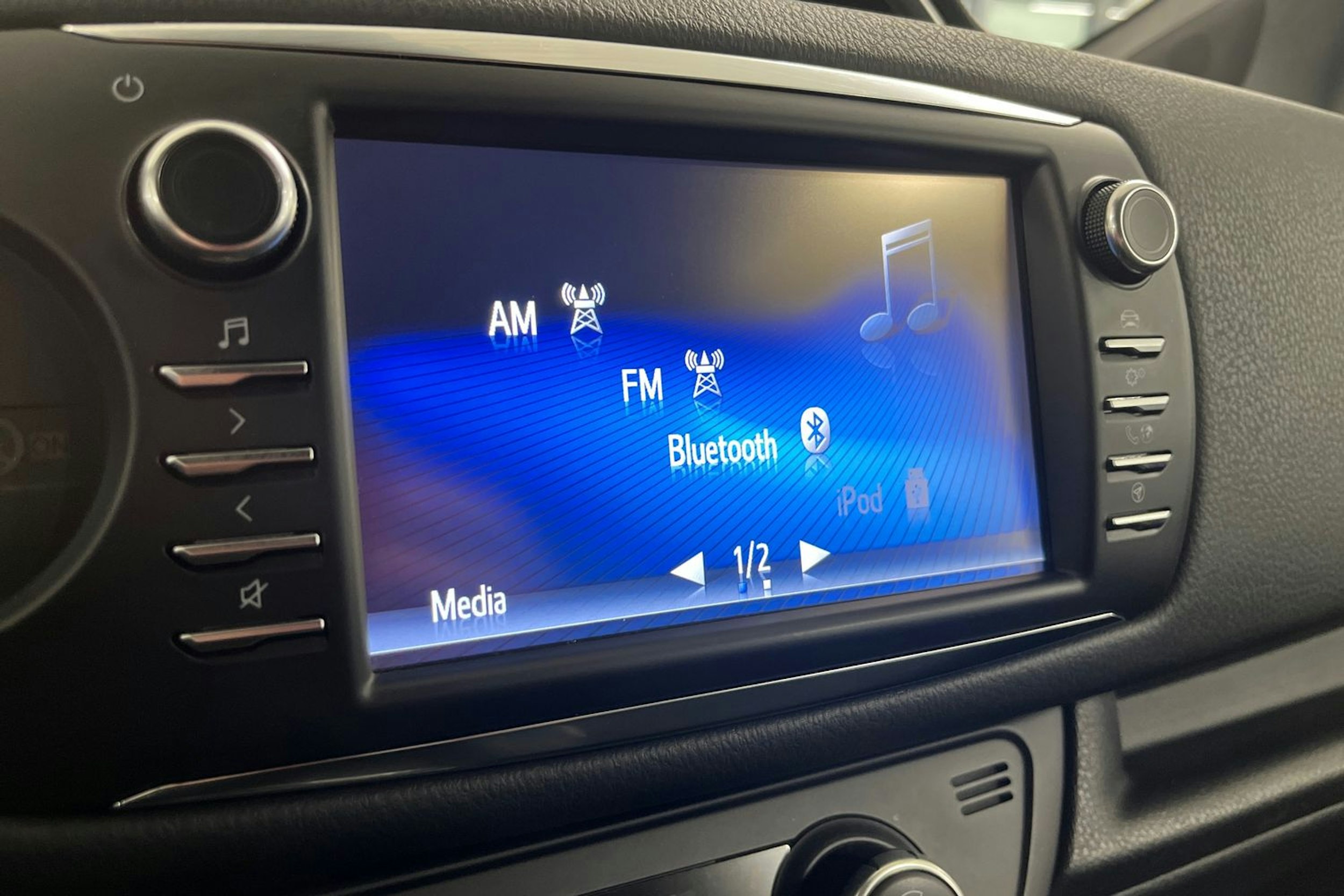 valkoinen Toyota Yaris 2019 kuva 23.