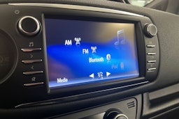 valkoinen Toyota Yaris 2019 kuva 23.