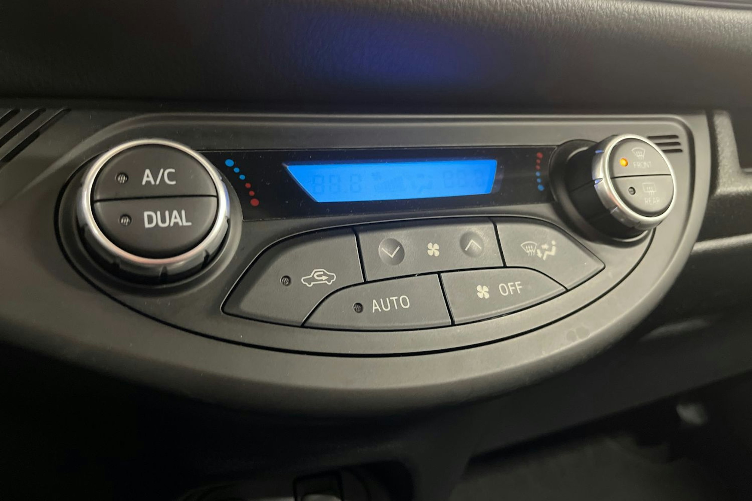 valkoinen Toyota Yaris 2019 kuva 25.