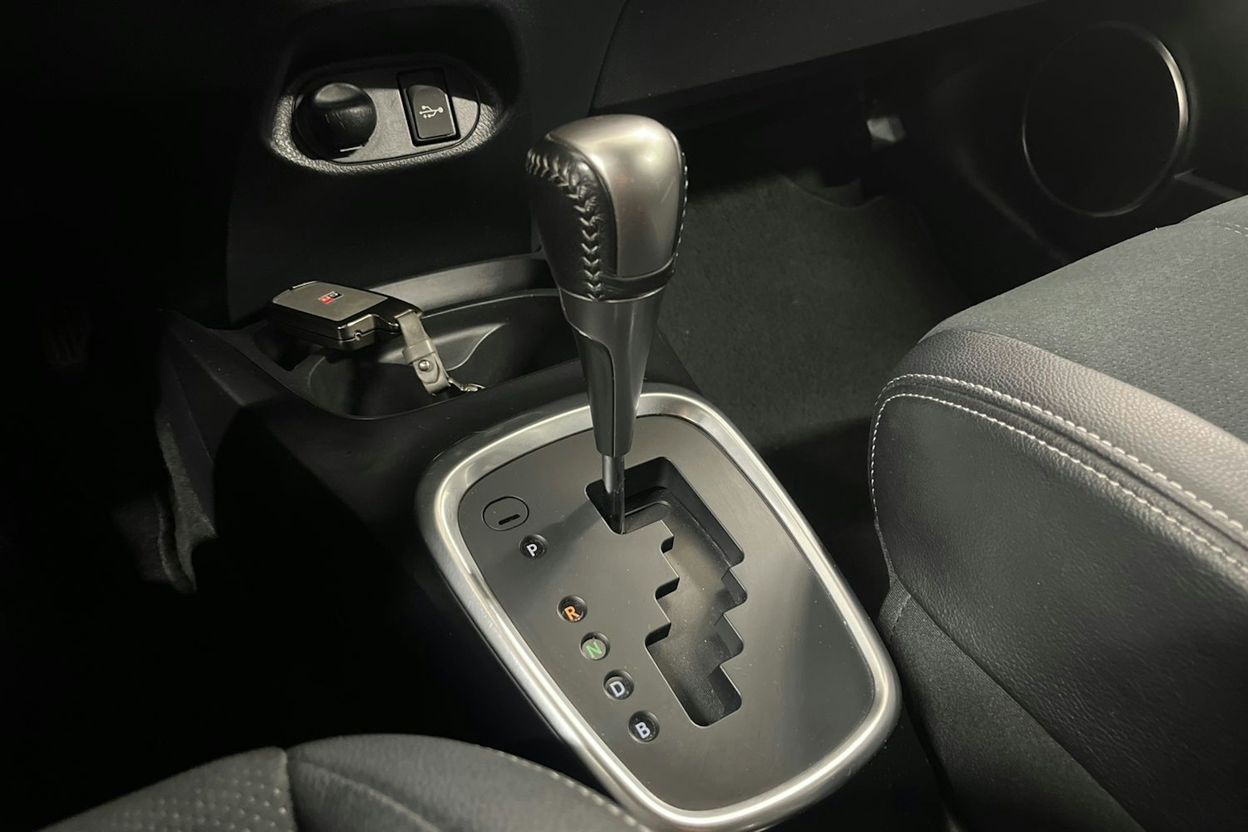 valkoinen Toyota Yaris 2019 kuva 26.