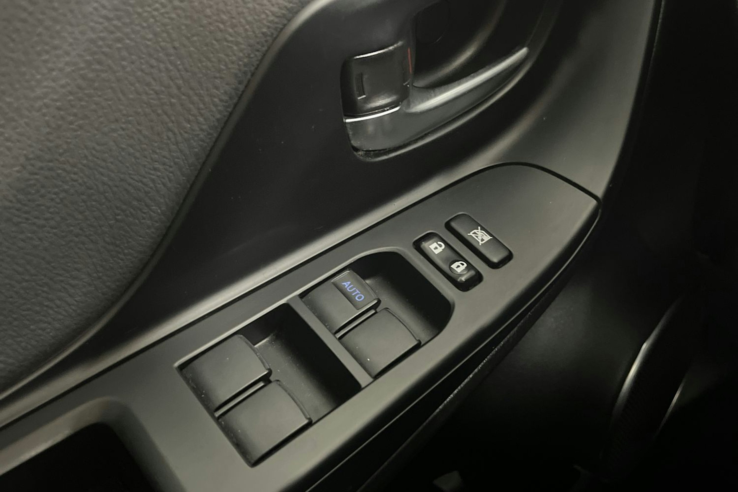 valkoinen Toyota Yaris 2019 kuva 29.