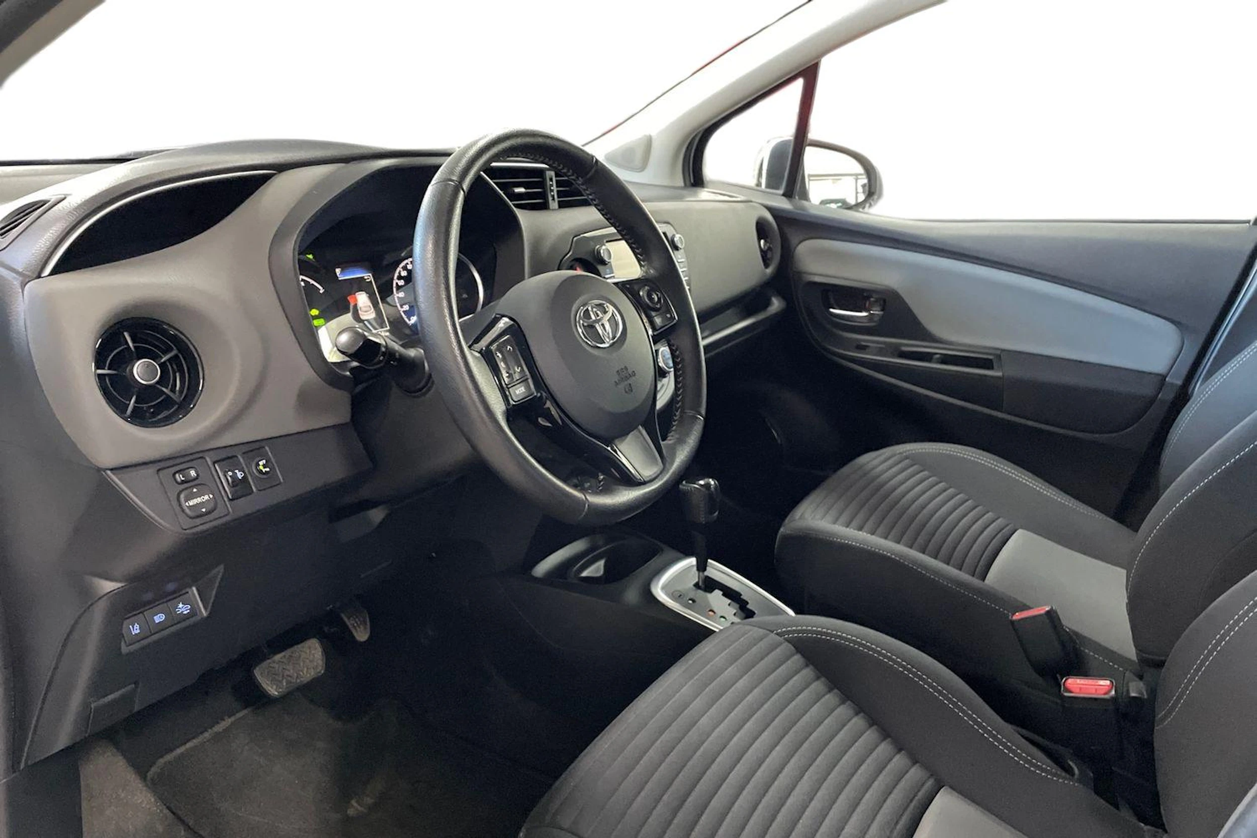 Valkoinen Toyota Yaris 2020 kuva 8.