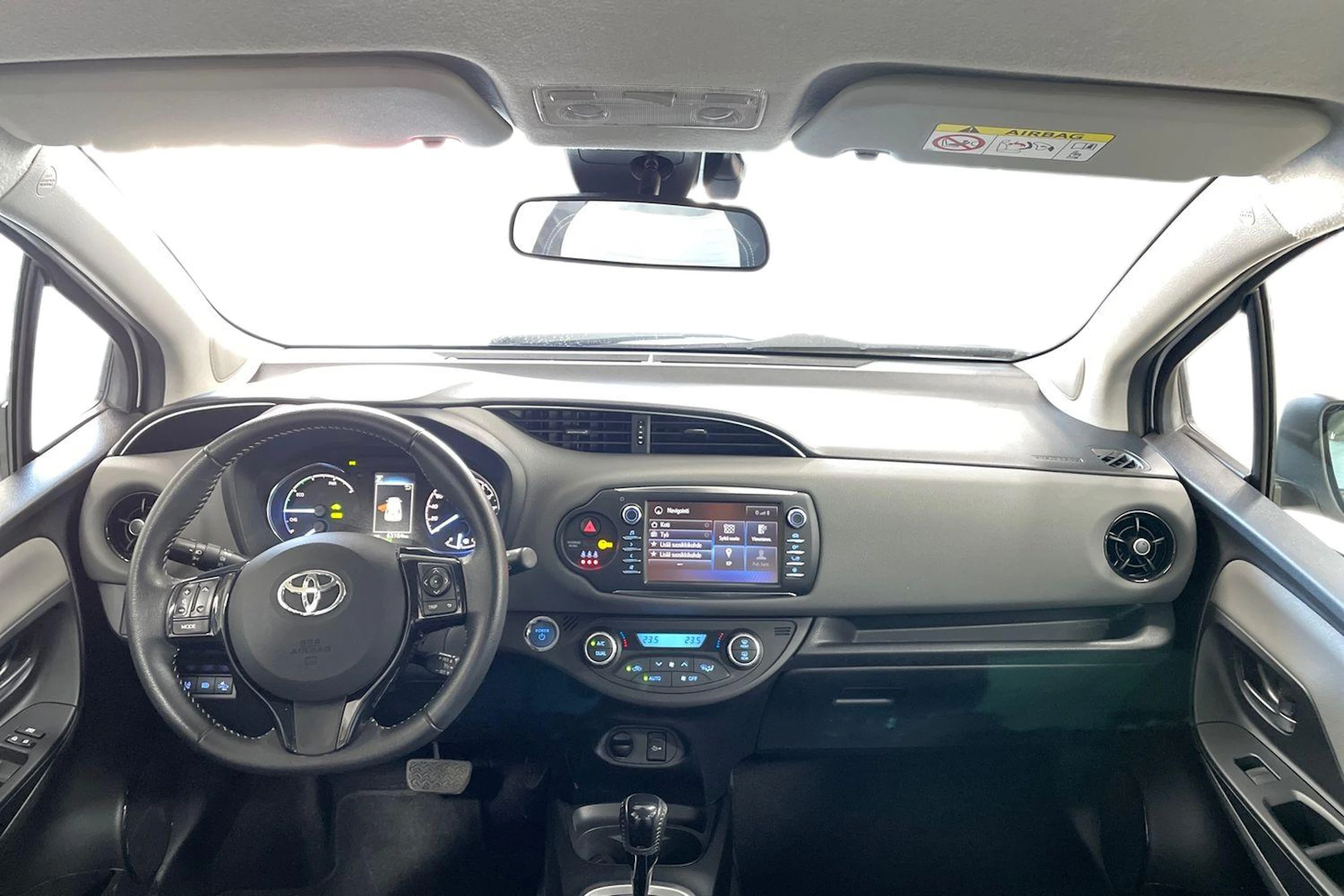 Valkoinen Toyota Yaris 2020 kuva 9.