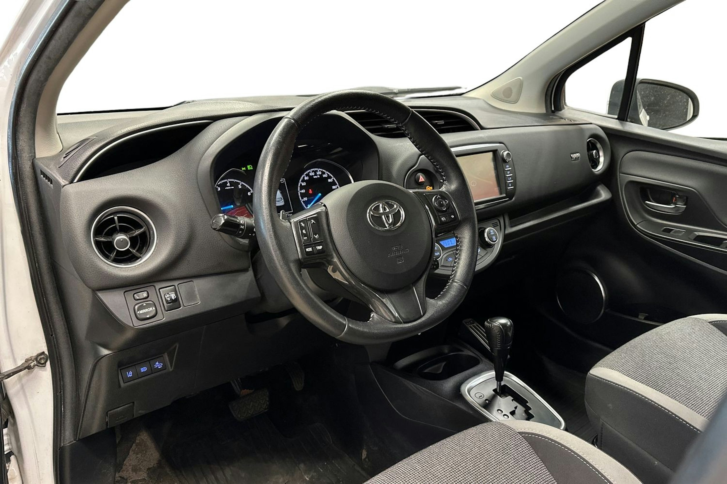 valkoinen Toyota Yaris 2020 kuva 3.