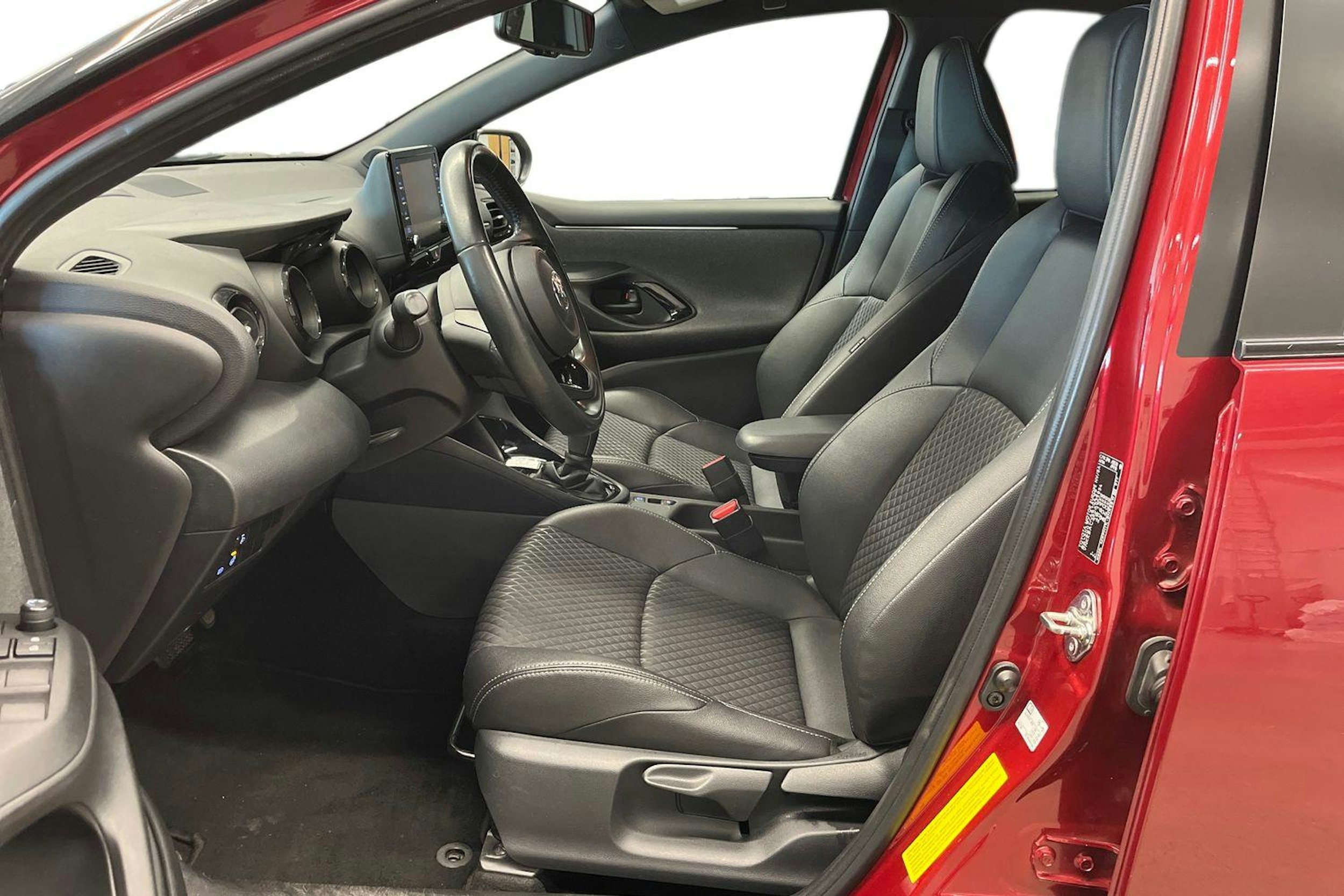 punainen Toyota Yaris 2020 kuva 10.