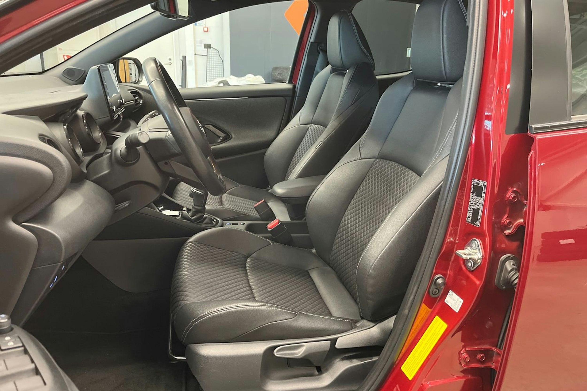 punainen Toyota Yaris 2020 kuva 14.