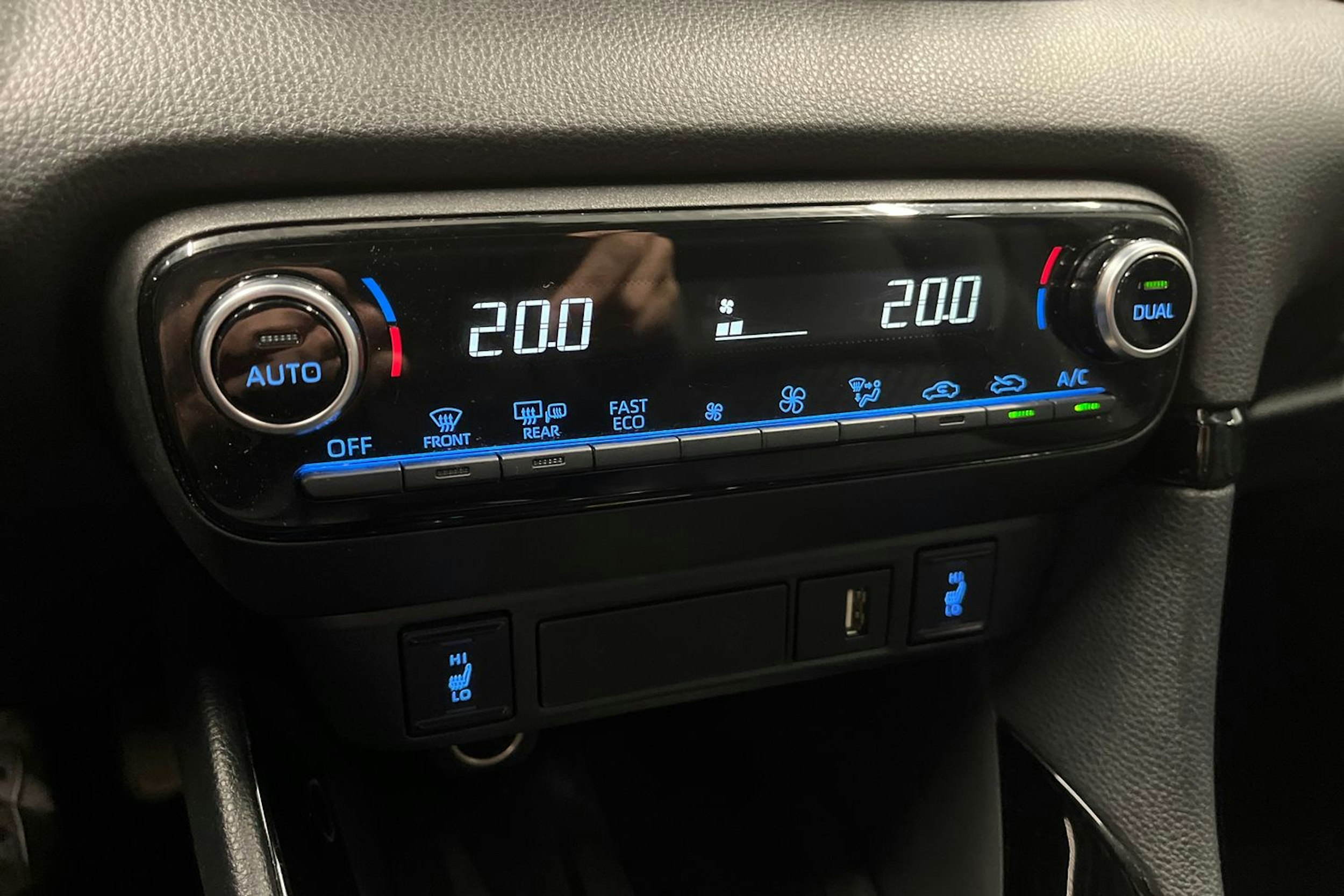 punainen Toyota Yaris 2020 kuva 24.