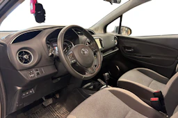 harmaa Toyota Yaris 2020 kuva 3.