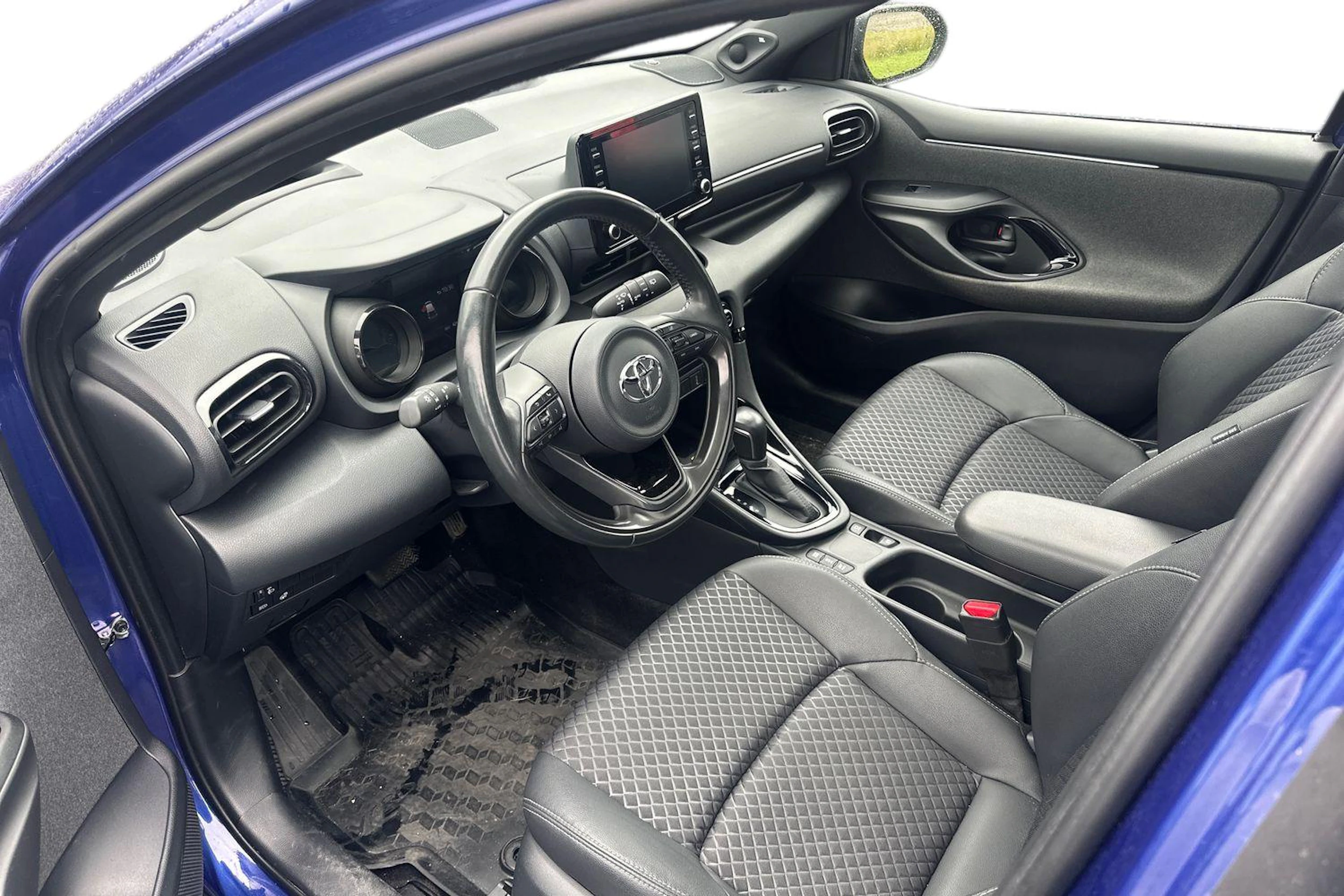 Sininen Toyota Yaris 2020 kuva 3.