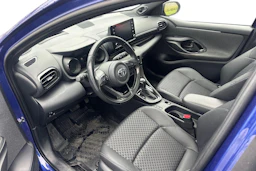 Sininen Toyota Yaris 2020 kuva 3.