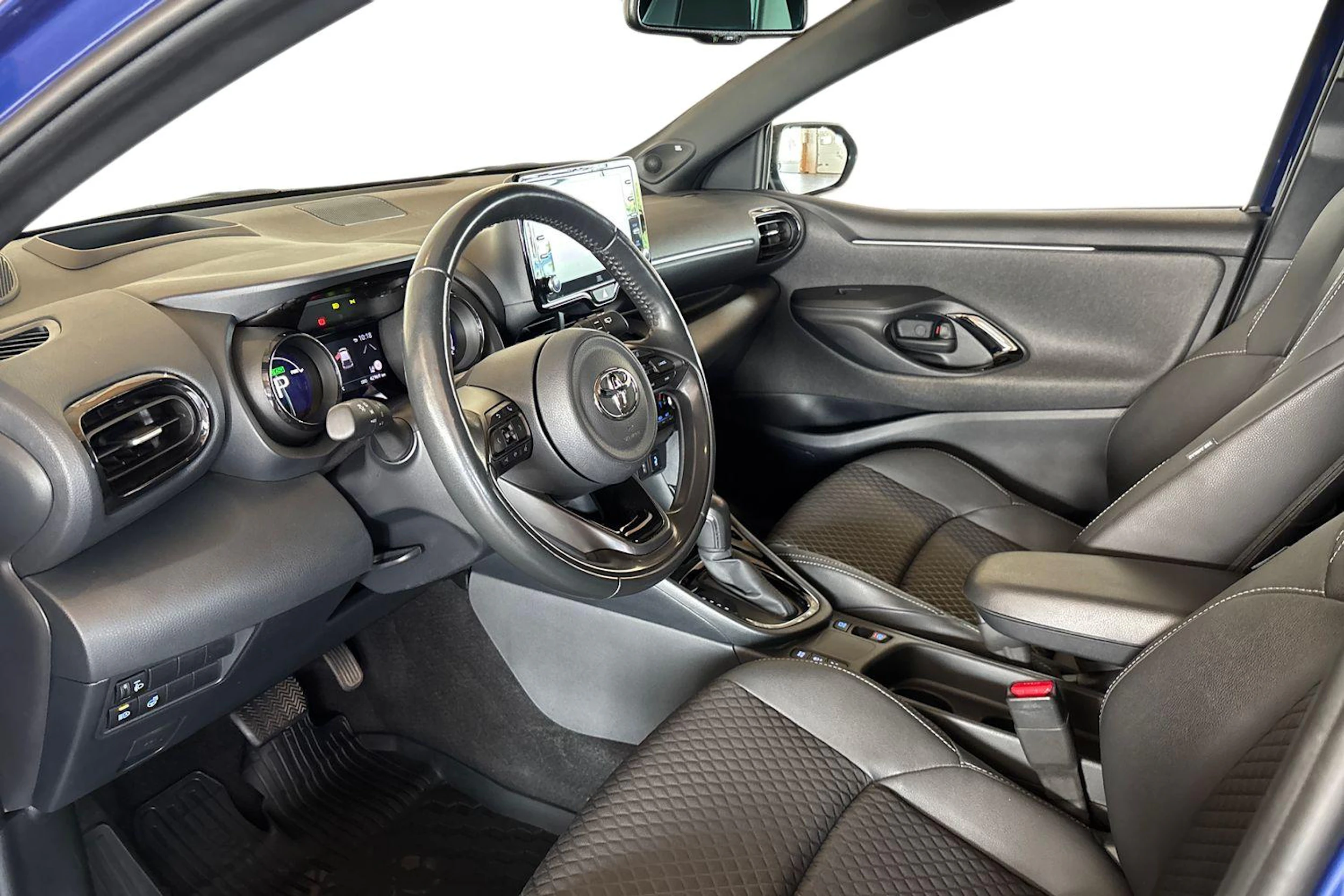 Sininen Toyota Yaris 2020 kuva 6.