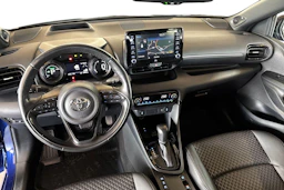 Sininen Toyota Yaris 2020 kuva 7.