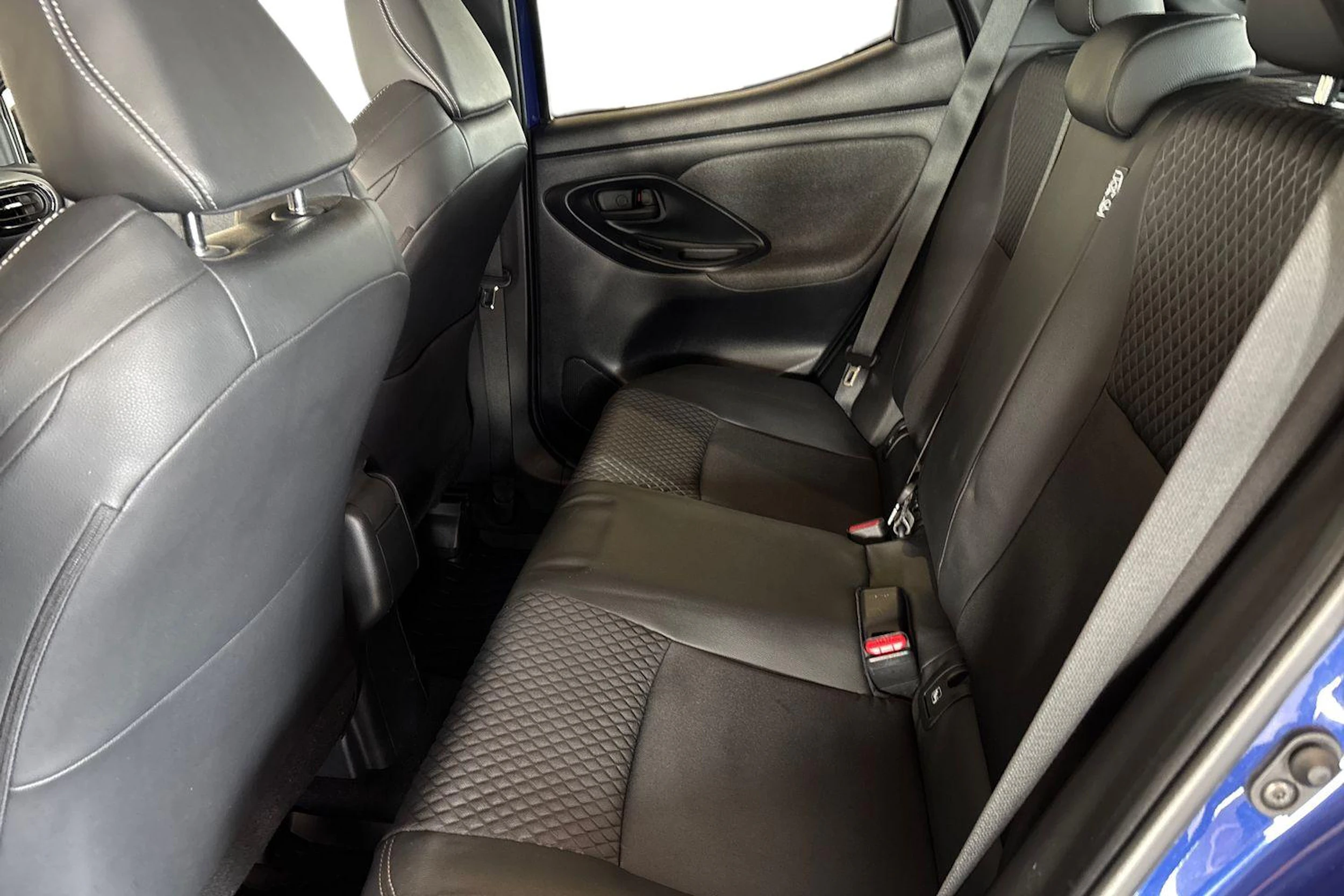 Sininen Toyota Yaris 2020 kuva 8.