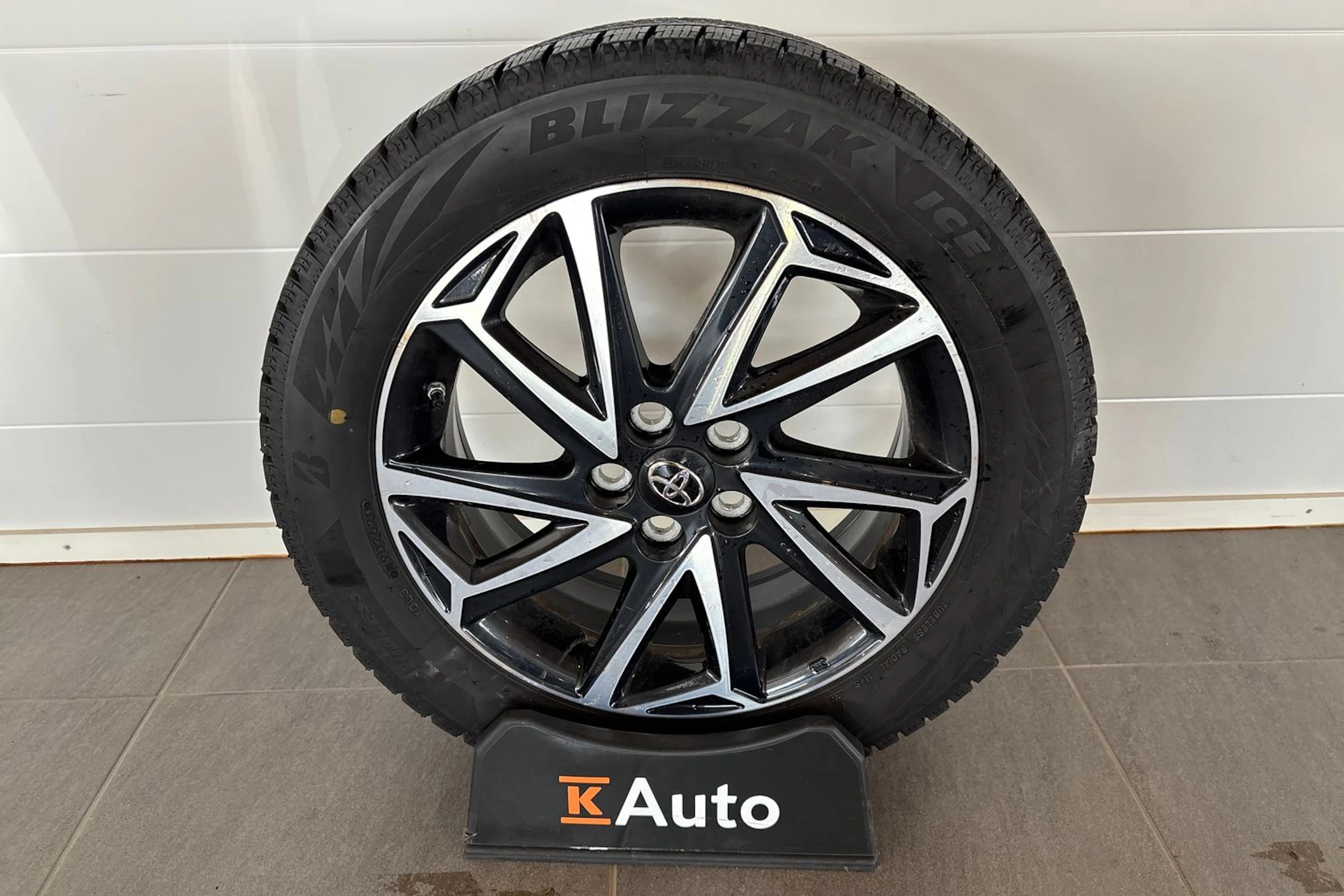 Sininen Toyota Yaris 2020 kuva 10.
