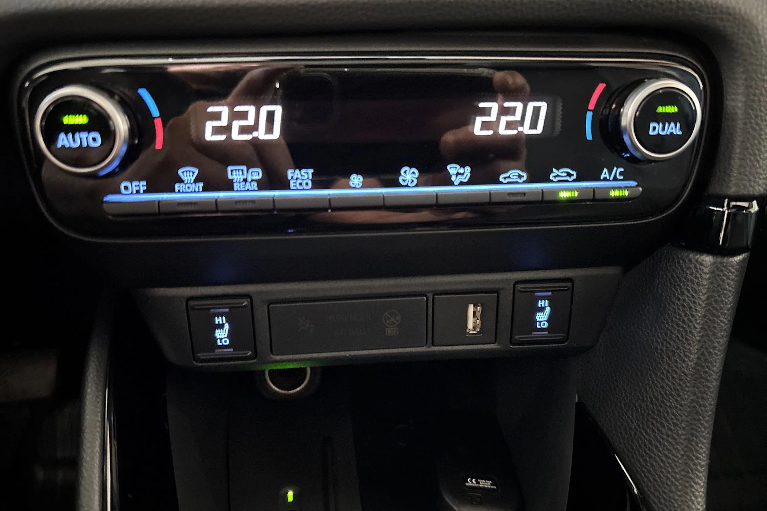 Sininen Toyota Yaris 2020 kuva 13.