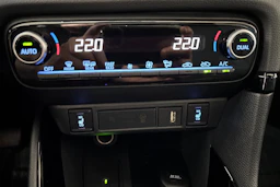 Sininen Toyota Yaris 2020 kuva 13.