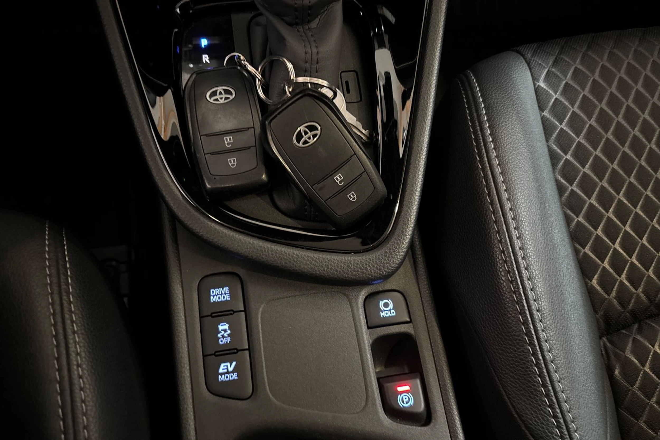Sininen Toyota Yaris 2020 kuva 14.