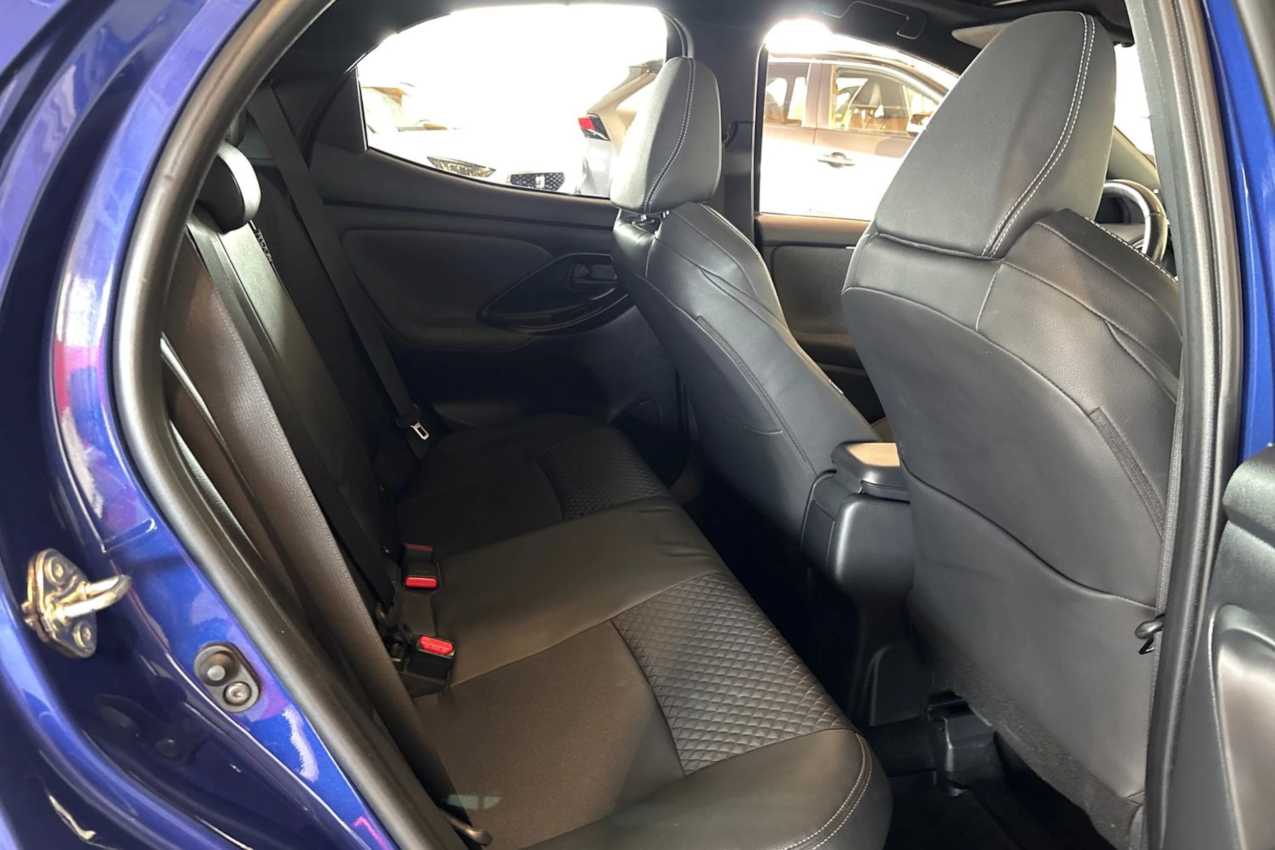 Sininen Toyota Yaris 2020 kuva 23.
