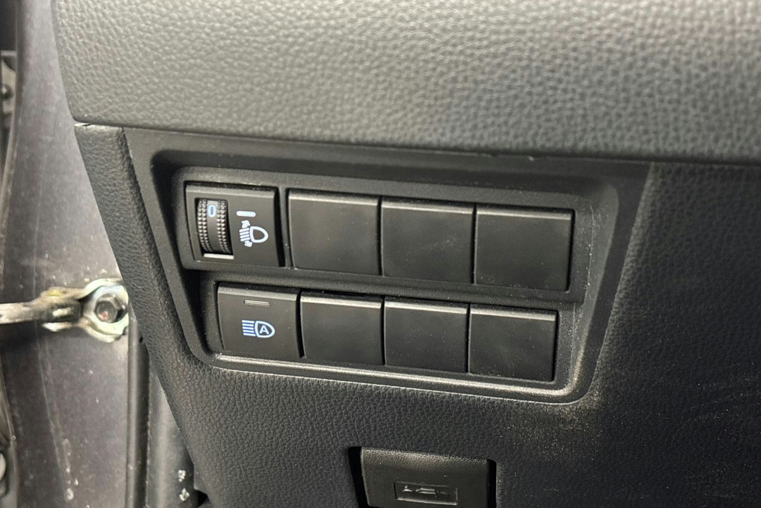 harmaa Toyota Yaris 2020 kuva 18.