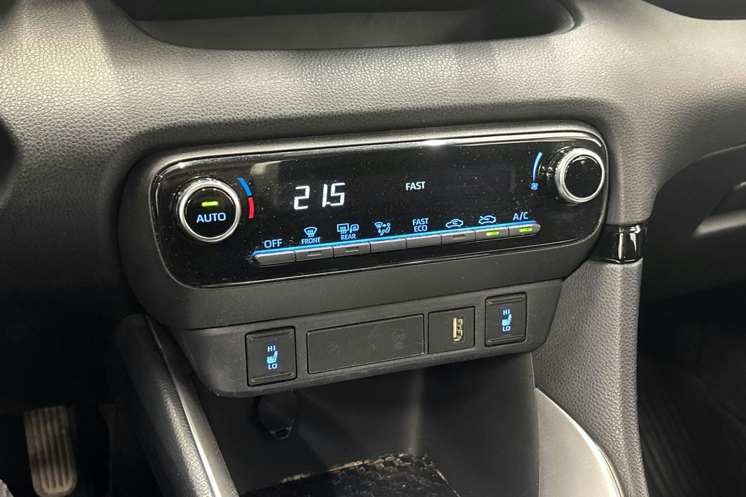 harmaa Toyota Yaris 2020 kuva 24.